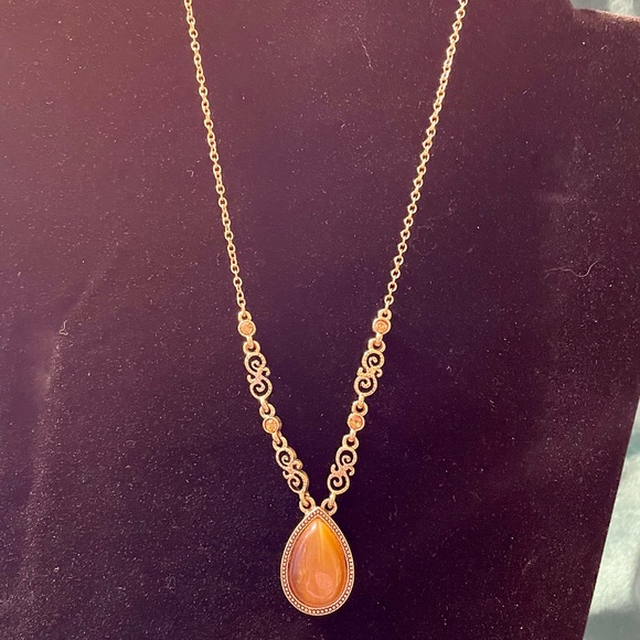 16 inch gold chain with tigers eye oval pendant. Scroll design and rhinestone - Picture 2 of 8